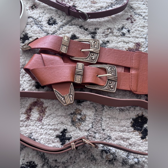 Assorted belts - Picture 3 of 5